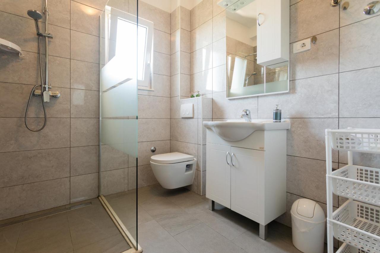 Love Apartments Зечево Экстерьер фото