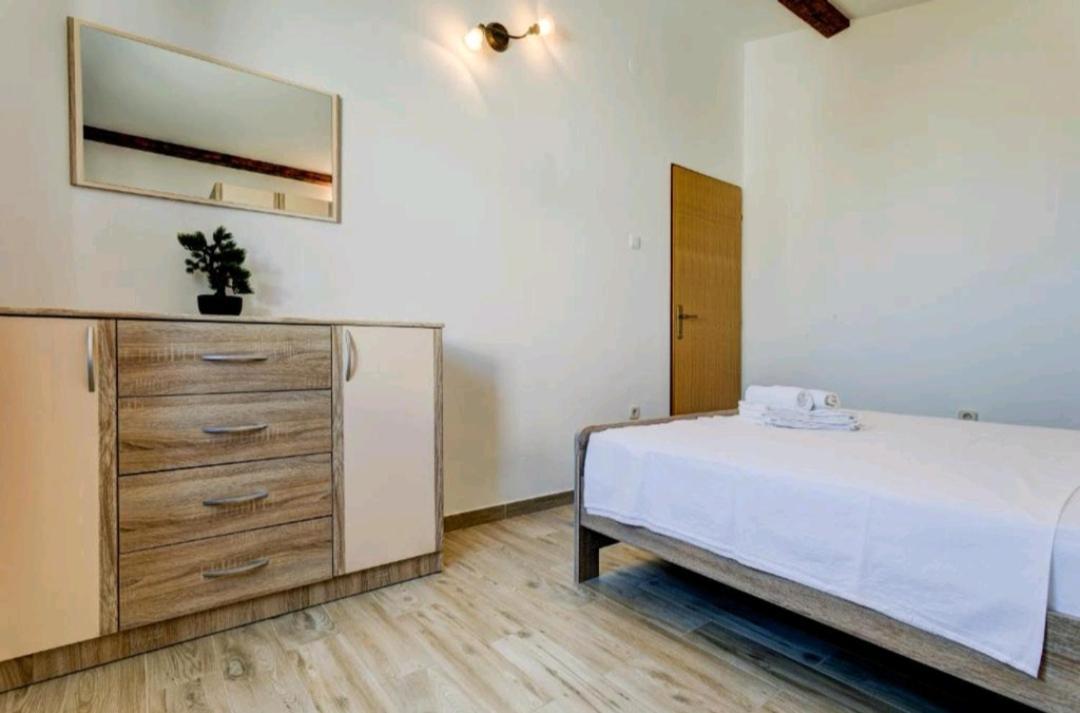 Love Apartments Зечево Экстерьер фото